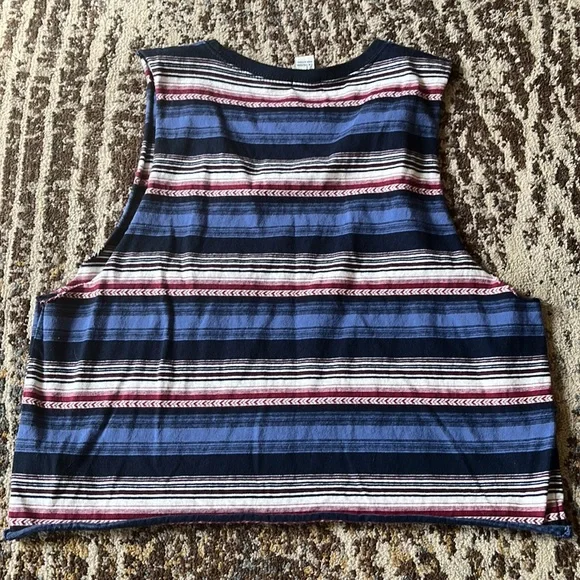 Forever 21 short cut shirt - Picture 2 of 2